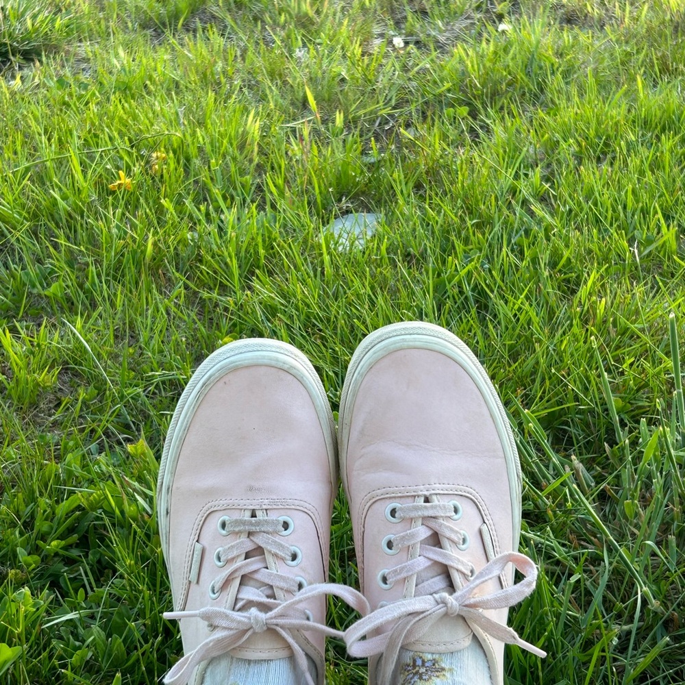 Pretty pink vans sneakers women’s 7.5/mens 6
